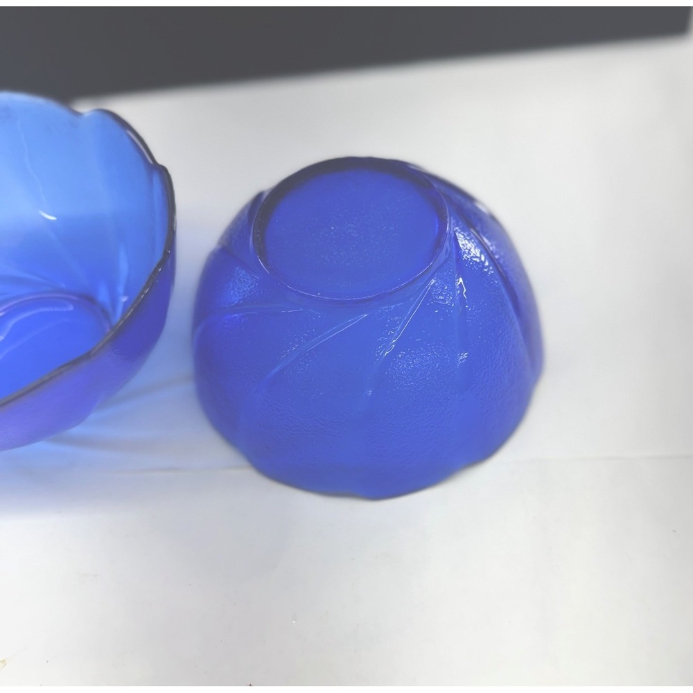 Lot of 2 Arcoroc France Cobalt Blue Glass Bowls Swirl Pattern with Scalloped Rim - Picture 2 of 5